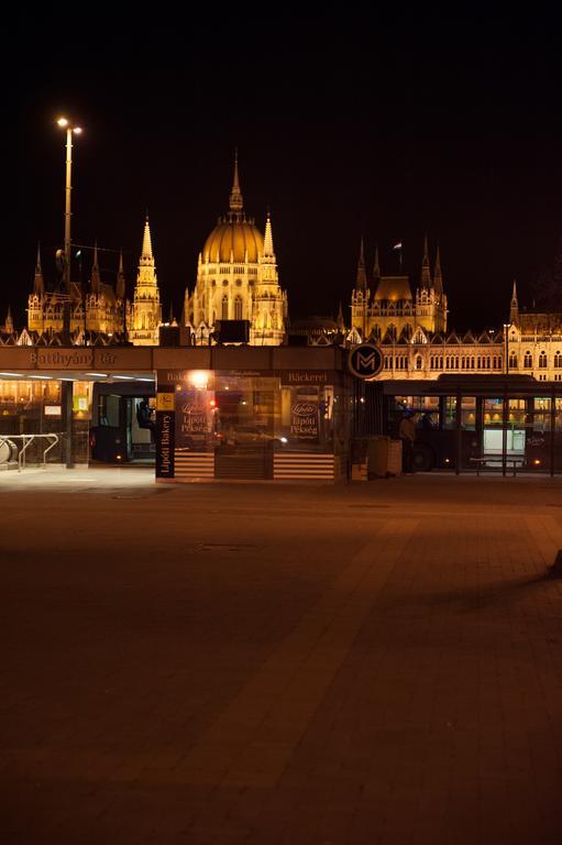 Bright Studio With Parliament View, Free Parking Budapest Habitación foto